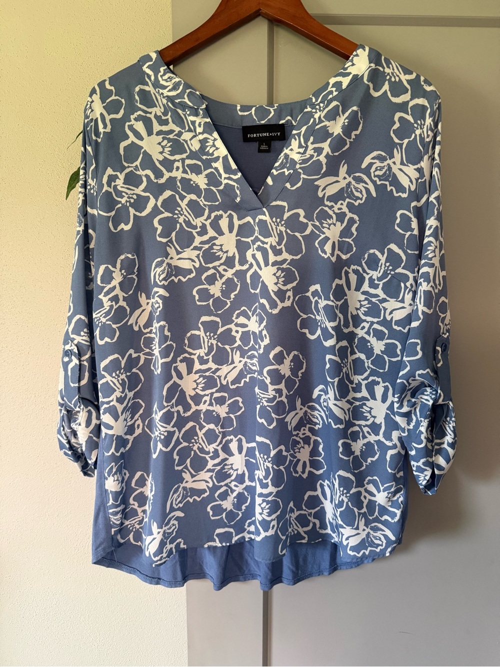 Fortune + Ivy Blue Floral V-Neck Roll-Tab Sleeve Blouse